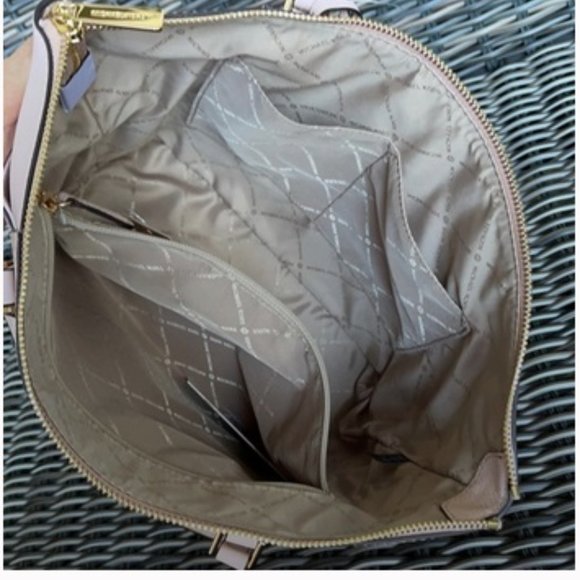 MICHAEL KORS Charlotte Large Top Zip Tote Ballet - Picture 7 of 16